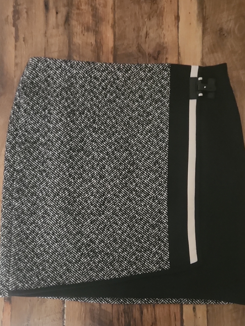 White House Black Market Black and White Patterned Side-Trim Mini Skirt